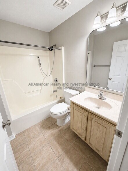 Building Photo - 507 Rush Park Cir