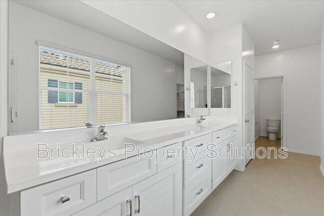 Building Photo - 265 E Balsam Dr