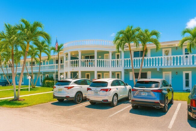 Building Photo - 1100 Pine Dr