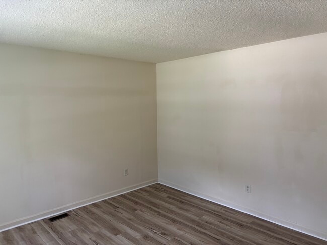 Building Photo - 1906 Wickham Ave