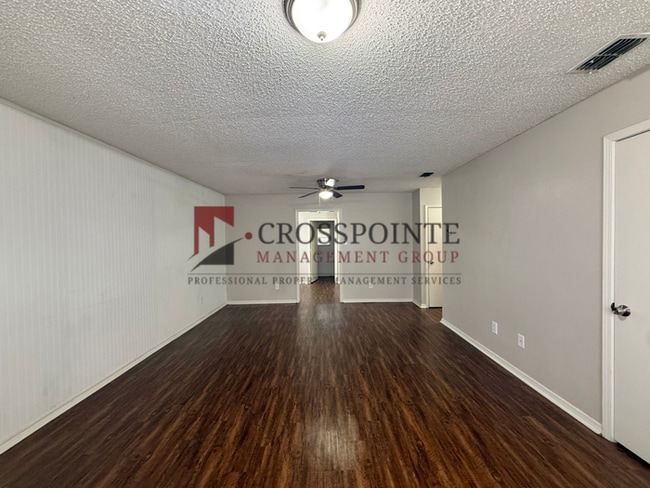 Building Photo - Almost Ready! 2 Bedroom, 1 Bathroom Duplex!