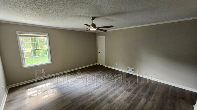 Building Photo - 1007 Strawberry Ln