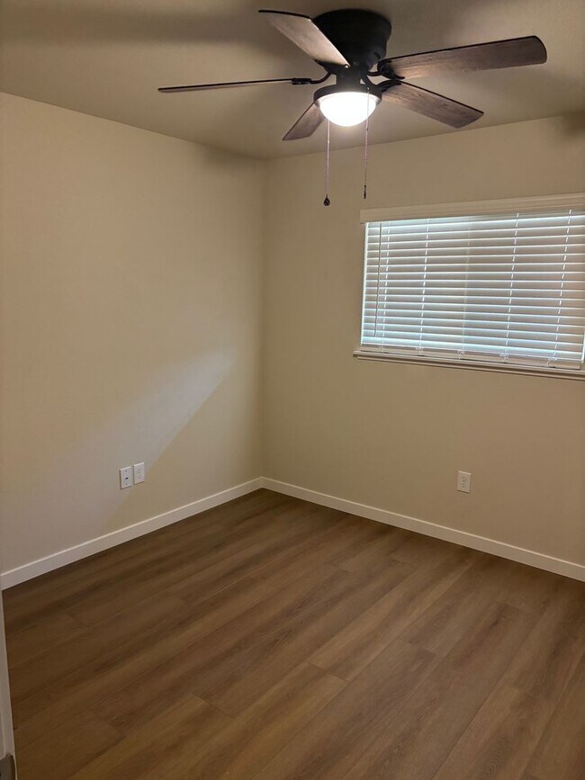 Building Photo - 3 BD 2 BA House in Yuba City! AVAILABLE NOW!!
