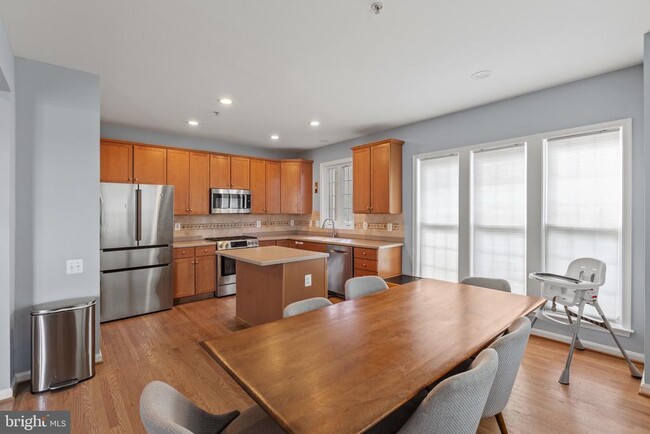 Building Photo - 2500 Clairmont View Way