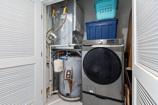 Building Photo - 50 W Broad St