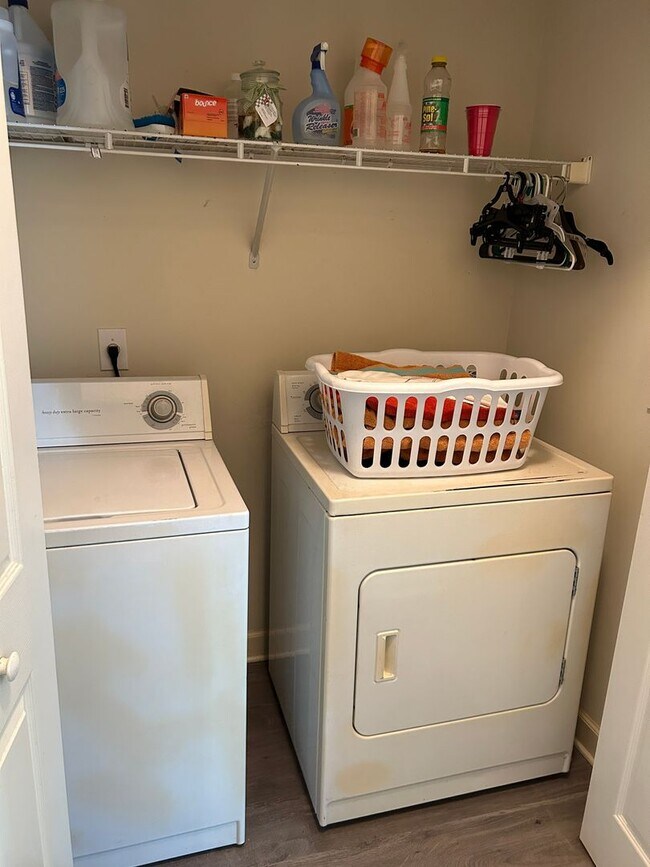 Building Photo - Fully Furnished: Stunning 3 - Bedroom 2.5 - Bath Townhome - Mt. Pleasant, SC