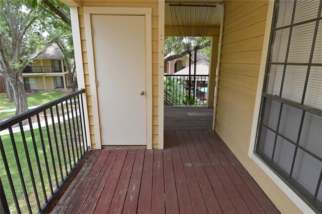 Building Photo - 8605 Mallard Reserve Dr
