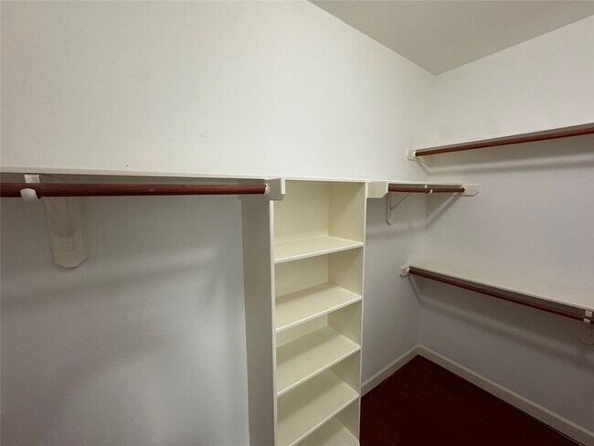 Building Photo - 107 Island Blvd