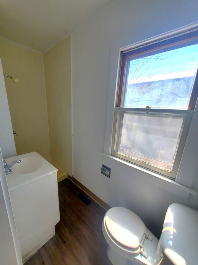 Building Photo - FOR RENT: 133 JODER-Cute 1 bedroom