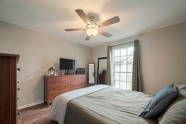 Building Photo - 2120 El Paseo St