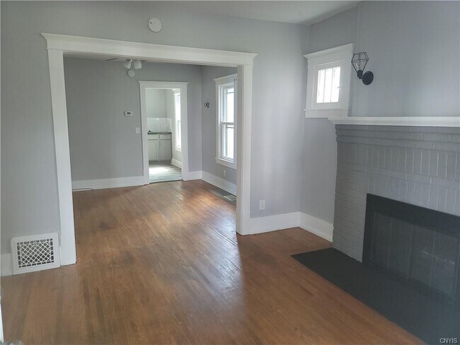 Building Photo - 400 Durston Ave