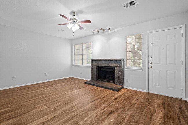 Building Photo - 1815 River Crossing Cir