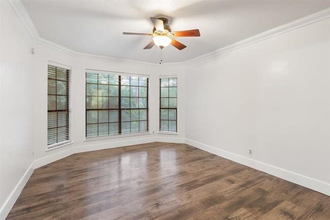 Building Photo - 6005 Sun Vista Dr