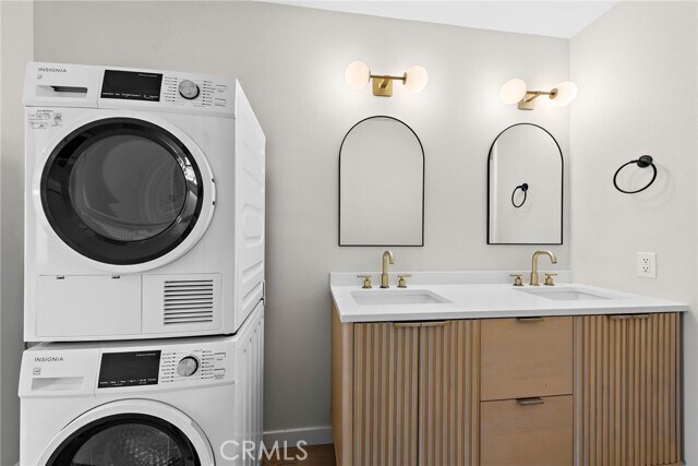 Building Photo - 6679 Linda Vista Rd