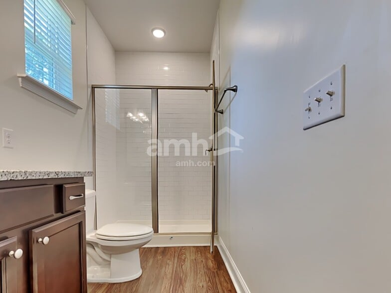 Building Photo - 513 West St