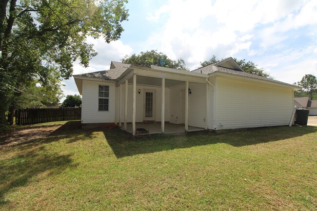 Building Photo - 3 bed 2 bath home in southwest Pensacola ~...