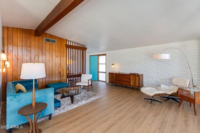 Building Photo - 421 N Evergreen St