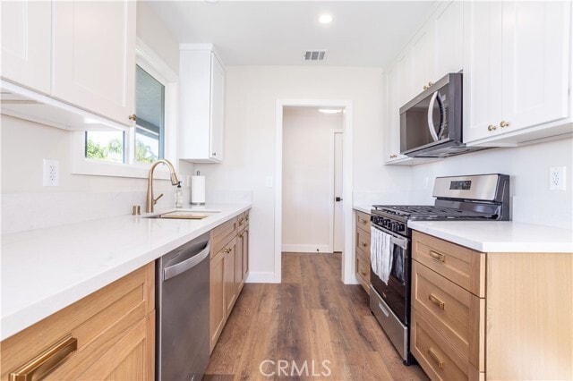 Building Photo - 8330 Glenoaks Blvd