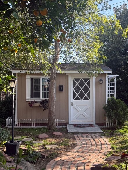 Building Photo - 7325 Citronell Ave