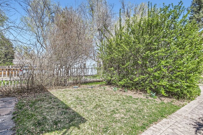 Building Photo - 520 S Loomis Ave