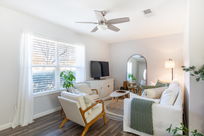 Building Photo - 510 W Oak St