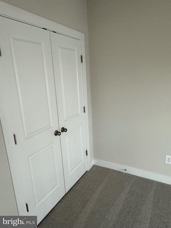 Building Photo - 45203 Drowes Ter