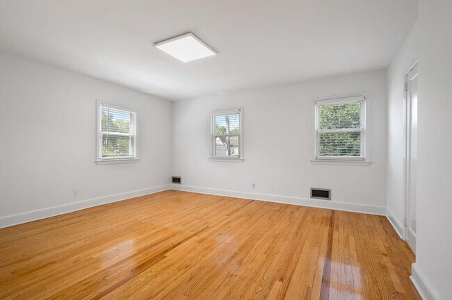 Building Photo - 82 Linden Ave