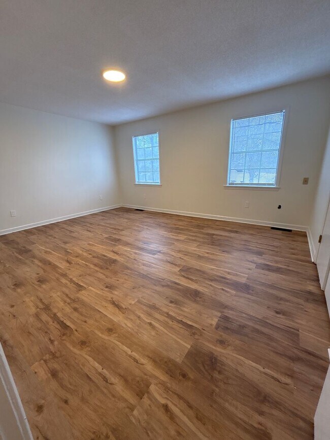 Building Photo - 00402