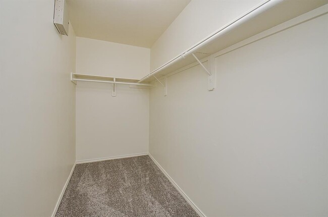 Building Photo - 3027 N Heights Hollow Ln