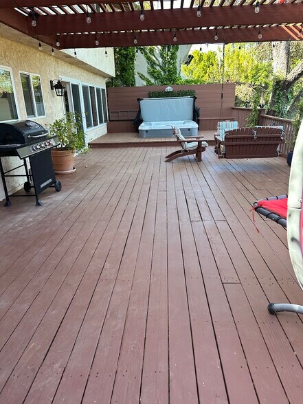 Building Photo - 10136 Hollow Glen Cir