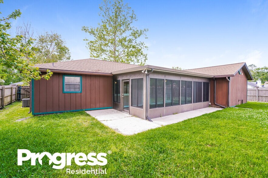 Building Photo - 1855 Sherwood Dr