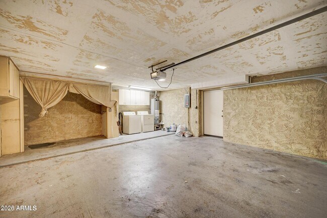 Building Photo - 616 E Manzanita Dr