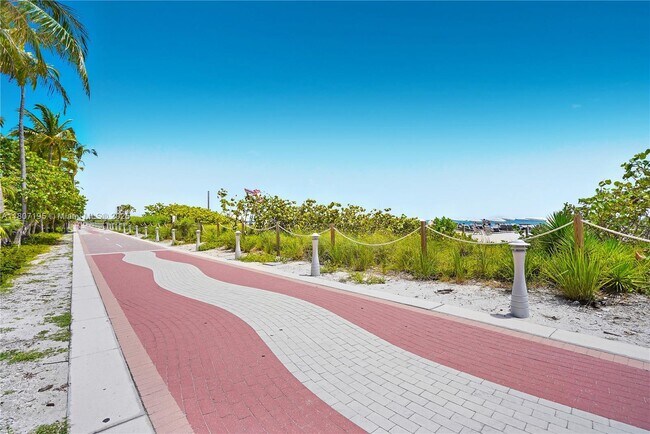 Building Photo - 4401 Collins Ave