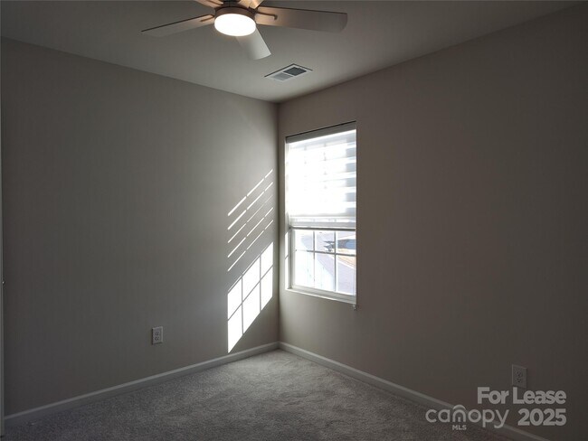 Building Photo - 3247 Crawford Ave