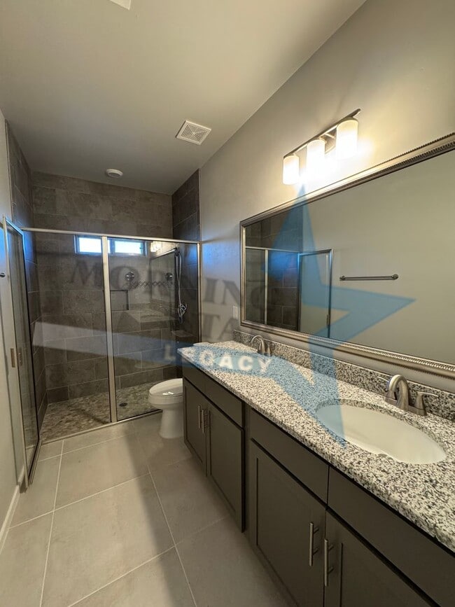Building Photo - Newer home in desirable Metro area!