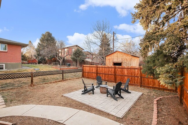 Building Photo - Golden Duplex > Unit is fully furnished feels like NEW!