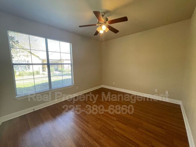 Building Photo - 809 Summer Breeze Dr
