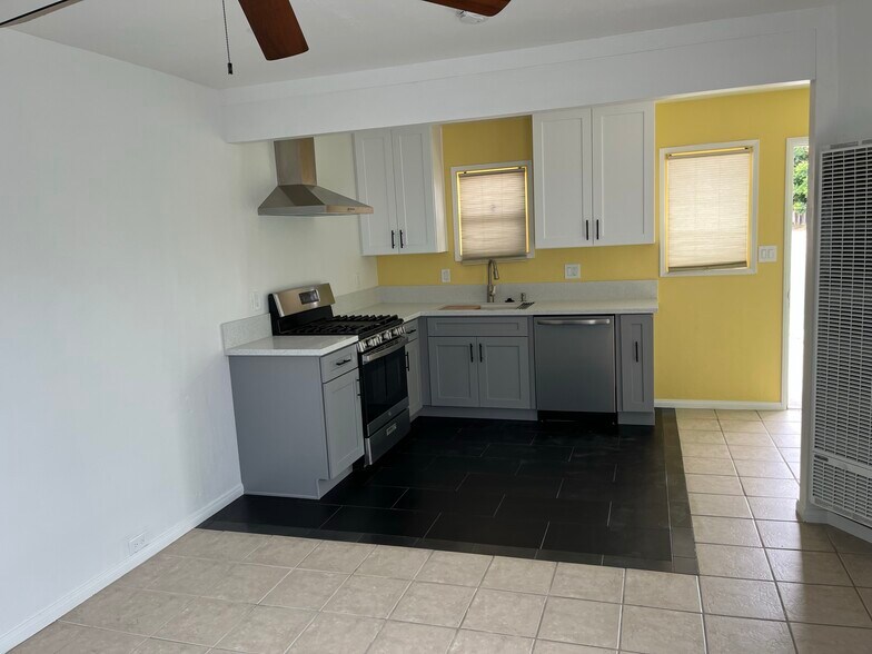 Building Photo - 4826 Dawes St