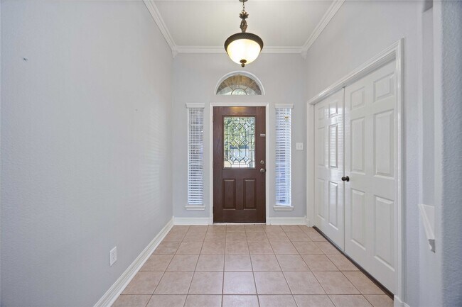 Building Photo - 15018 Summer Knoll Ln