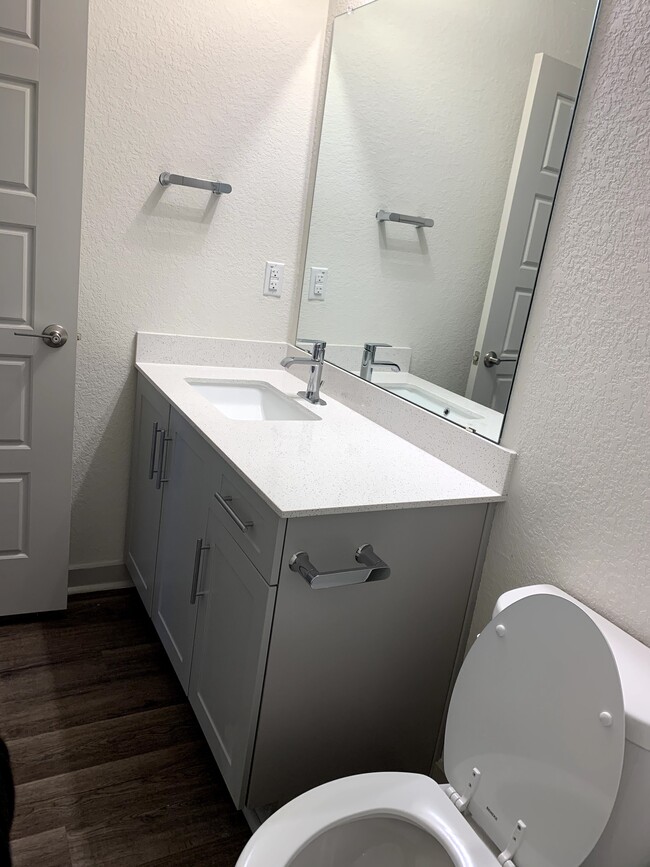 2nd bathroom - 1812 Bonham Ln