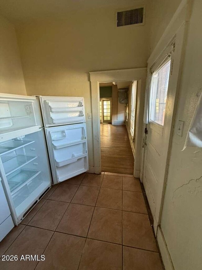 Building Photo - 716 11th St