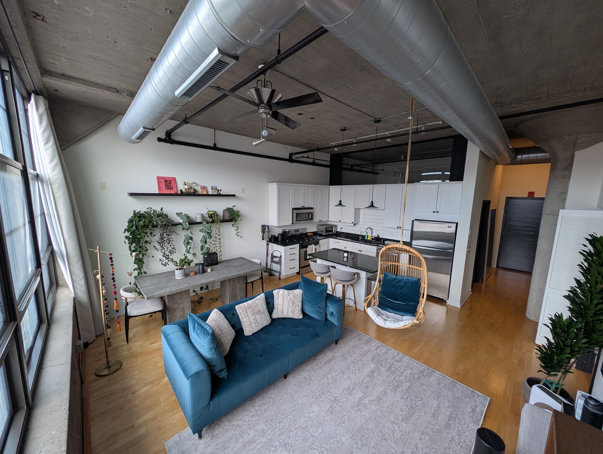 Building Photo - 3963 W Belmont Ave