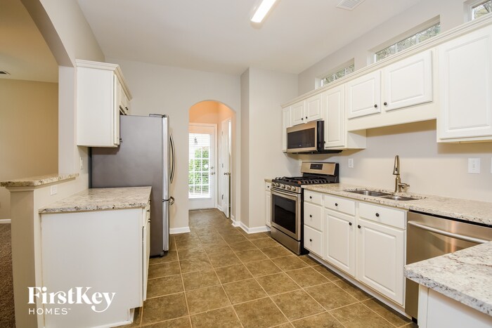 Building Photo - 302 Pinehurst Way