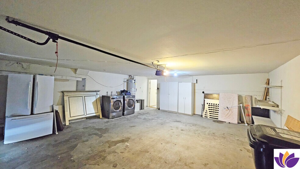 Building Photo - 18130 Oxnard St