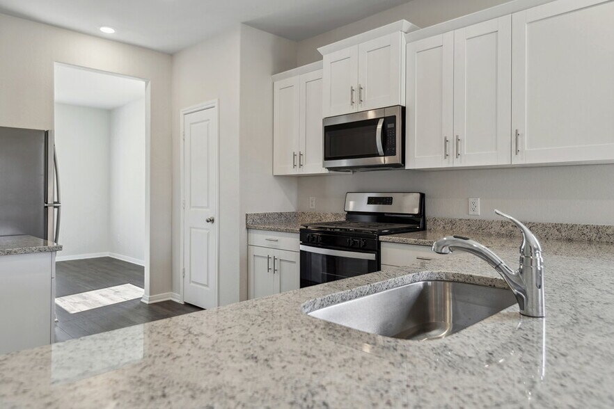 Building Photo - 15647 Plum Brk Dr