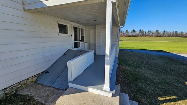Building Photo - Country Living in This 4 Bedroom Farmhouse!