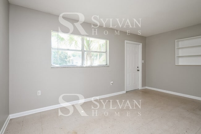 Building Photo - The living is easy in this 3 bedroom, 1 bathroom home