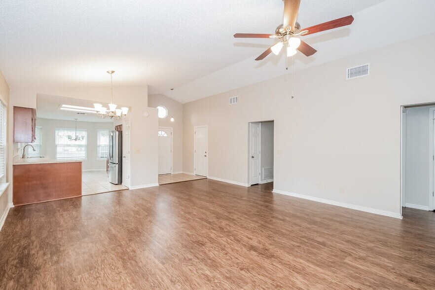 Building Photo - 9122 Smoketree Dr