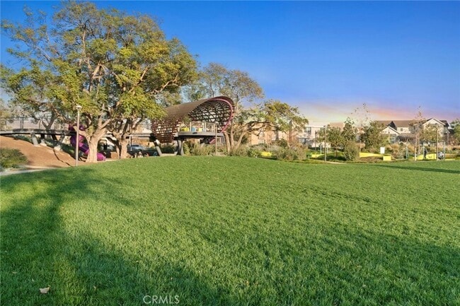 Building Photo - 123 Interval