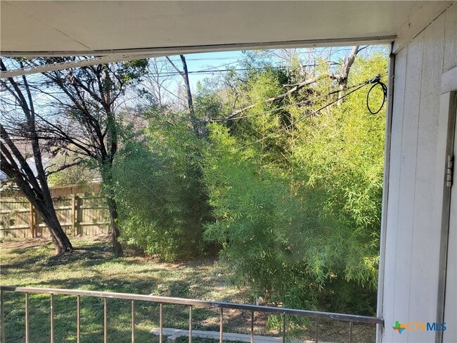 Building Photo - 209 Oak Trail Dr